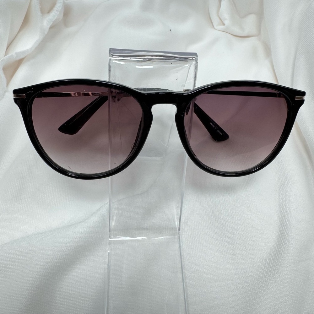 Lulu’s Sunglasses Black Rounded Horn Rim with Gold Metal Arms Coated Over Ears